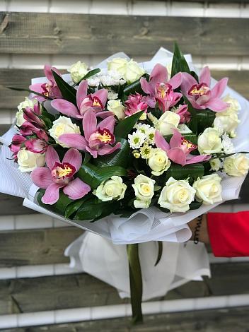 Букет цветов из: Розы и Хризантемы в Привольной