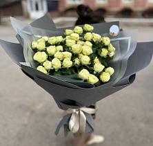 Букет Белые кустовые розы Солинеро в Привольной