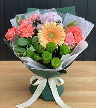 Букет цветов из:  Гвоздики, Розы, Герберы и Хризантемы в Привольной