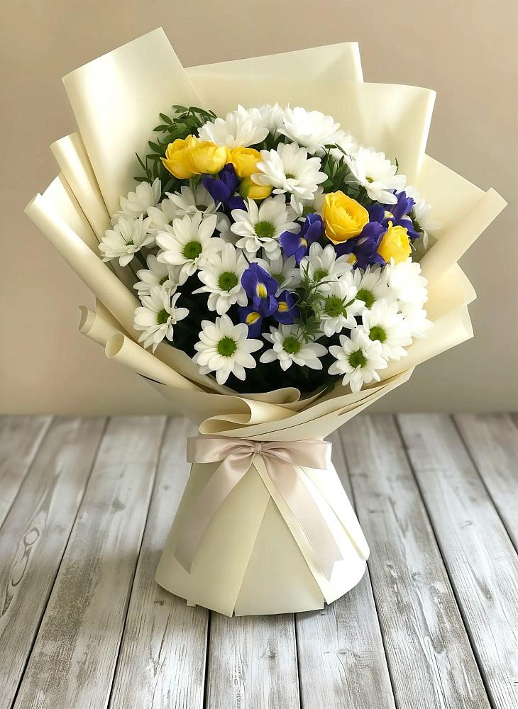 Букет цветов из: Ирисы, Хризантемы и Розы в Привольной