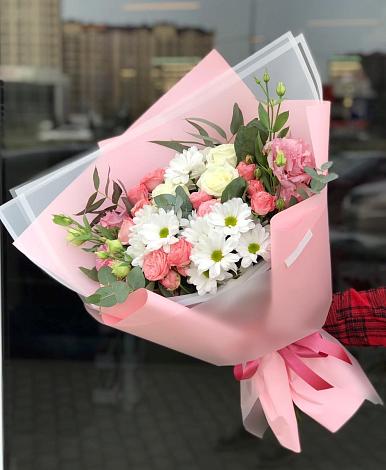 Букет цветов из: Розы, Лизиантусы и Хризантемы в Привольной